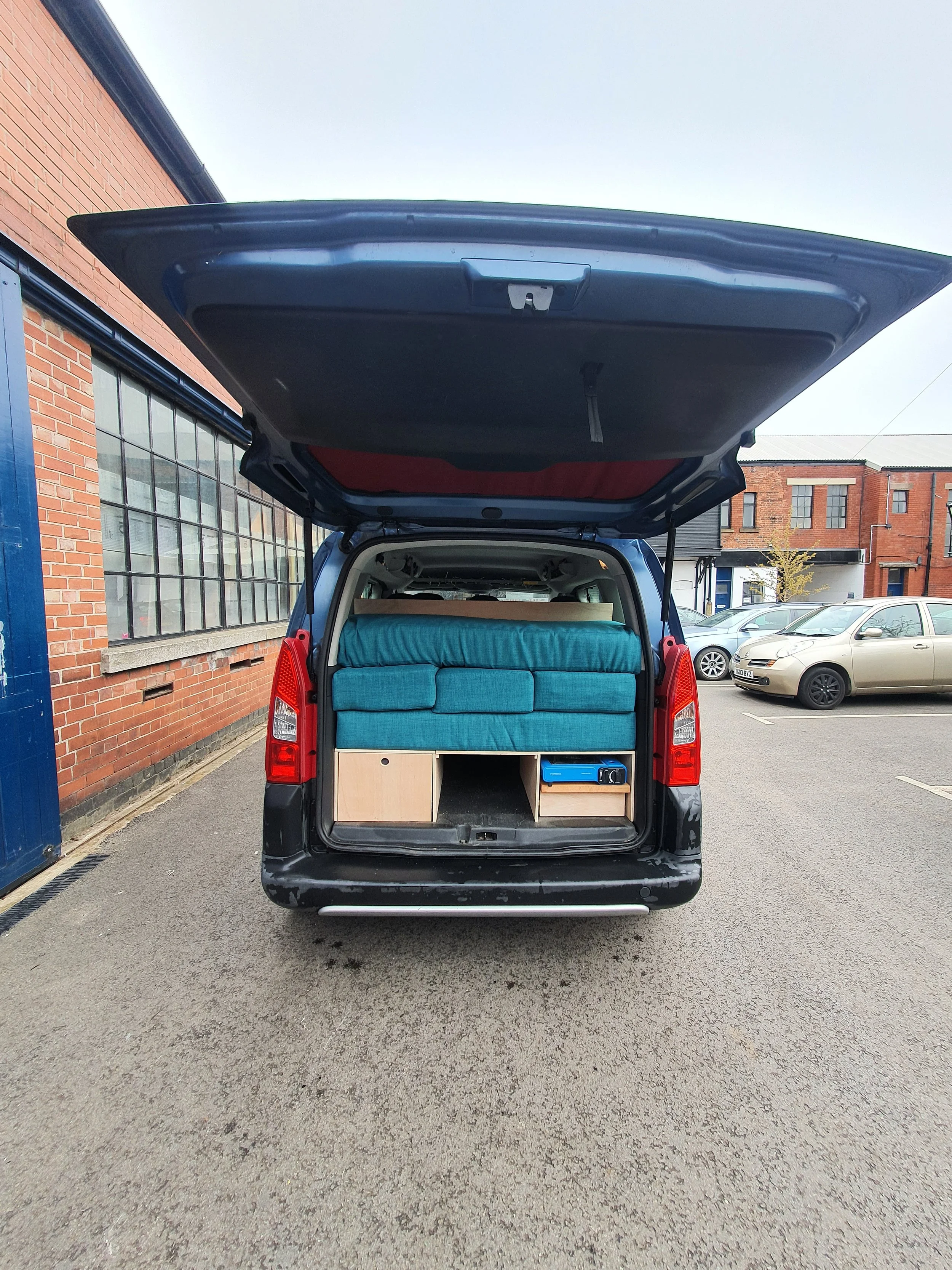 Micro camper. Folds into the boot, All 5 seats, Pull out kitchen, Cosy double bed. Photo 5 of 6.