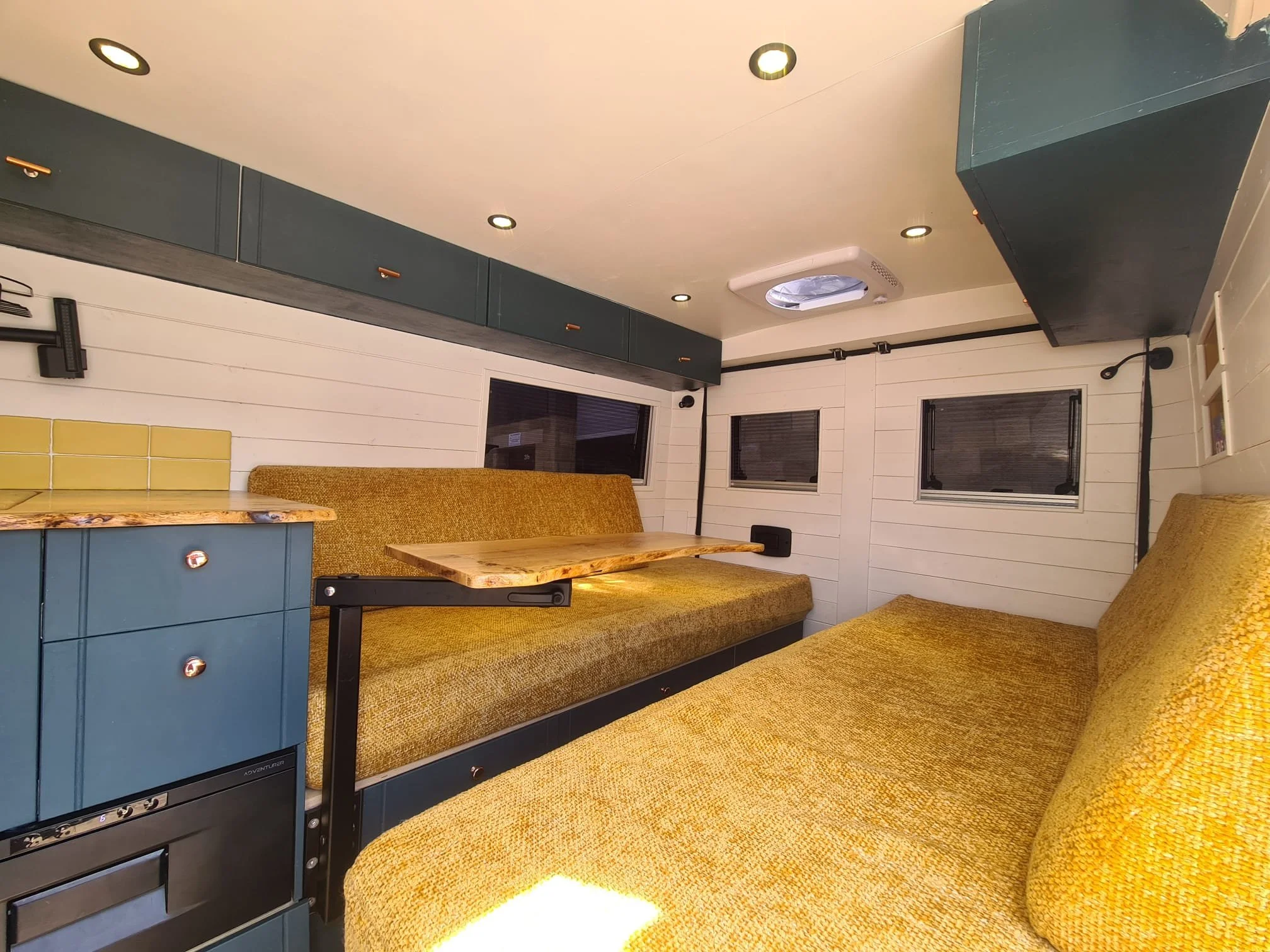 SWB Peugeot Boxer. Fully off grid, Gas free, Super king bed, Large dining area. Photo 4 of 4.