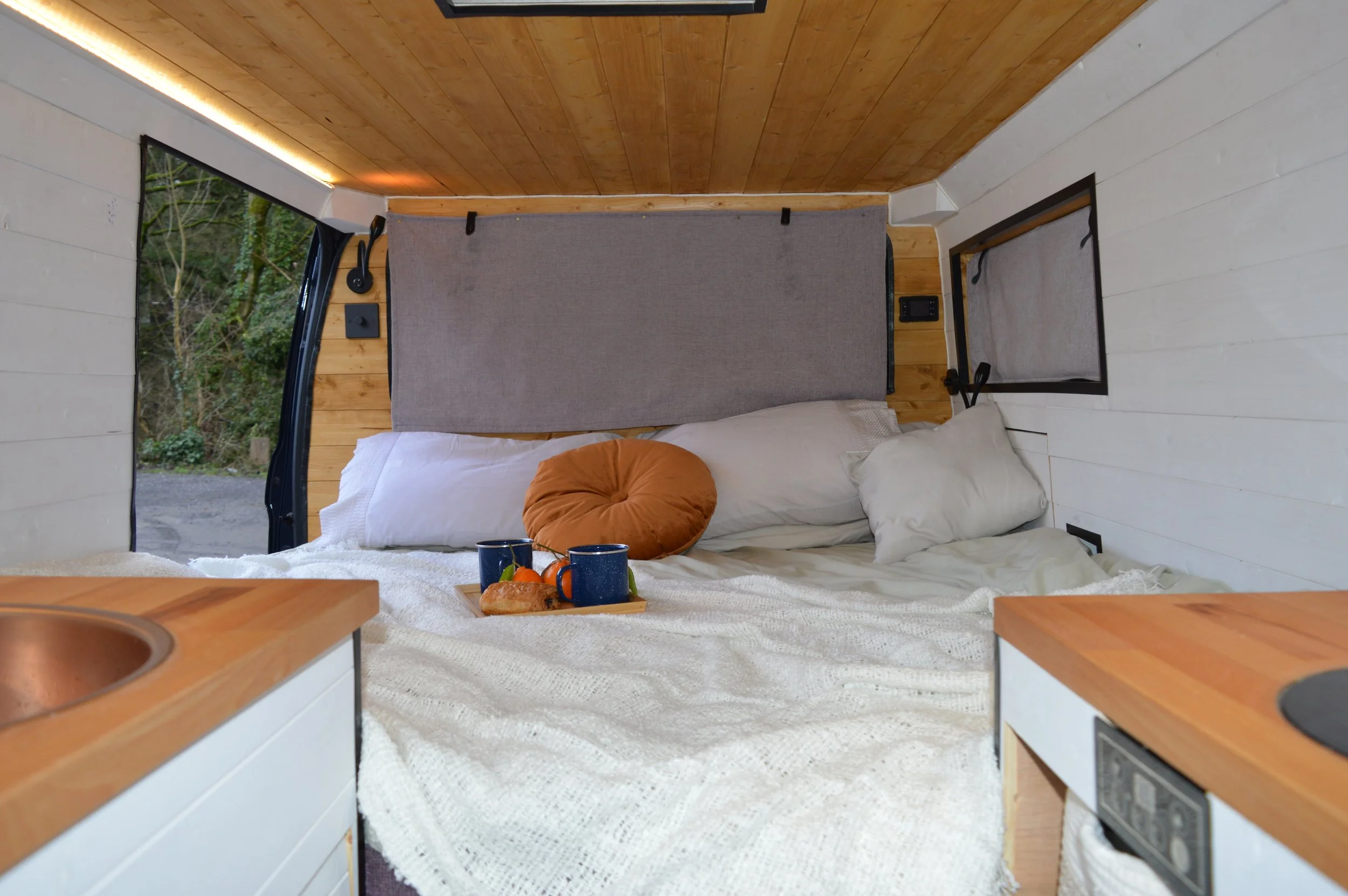 Luna. U shaped seating, Extra large king sized bed, Rear kitchen, Off-grid, Gas free, Induction hob, Fridge. Photo 2 of 12.