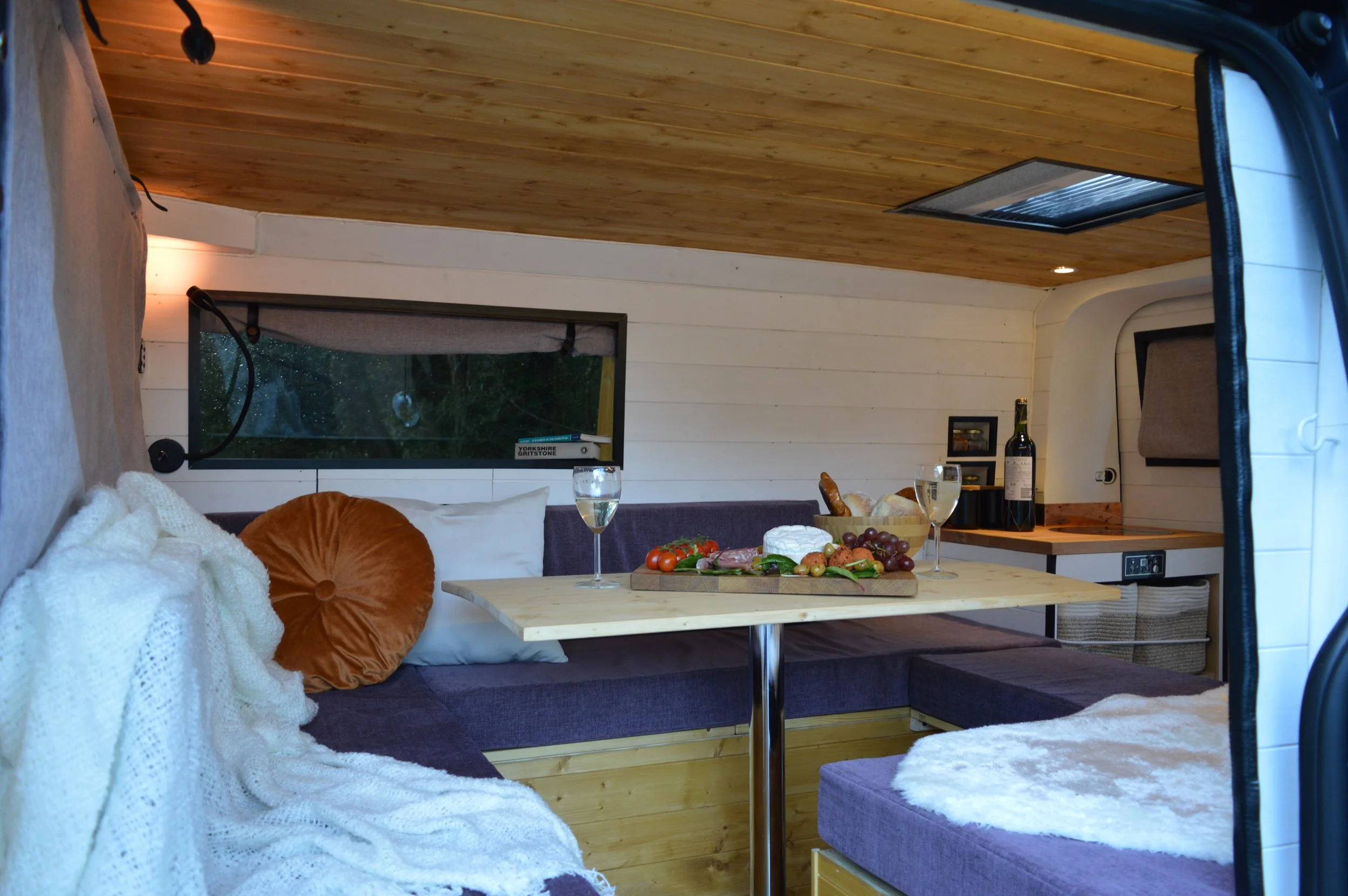 Luna. U shaped seating, Extra large king sized bed, Rear kitchen, Off-grid, Gas free, Induction hob, Fridge. Photo 4 of 12.