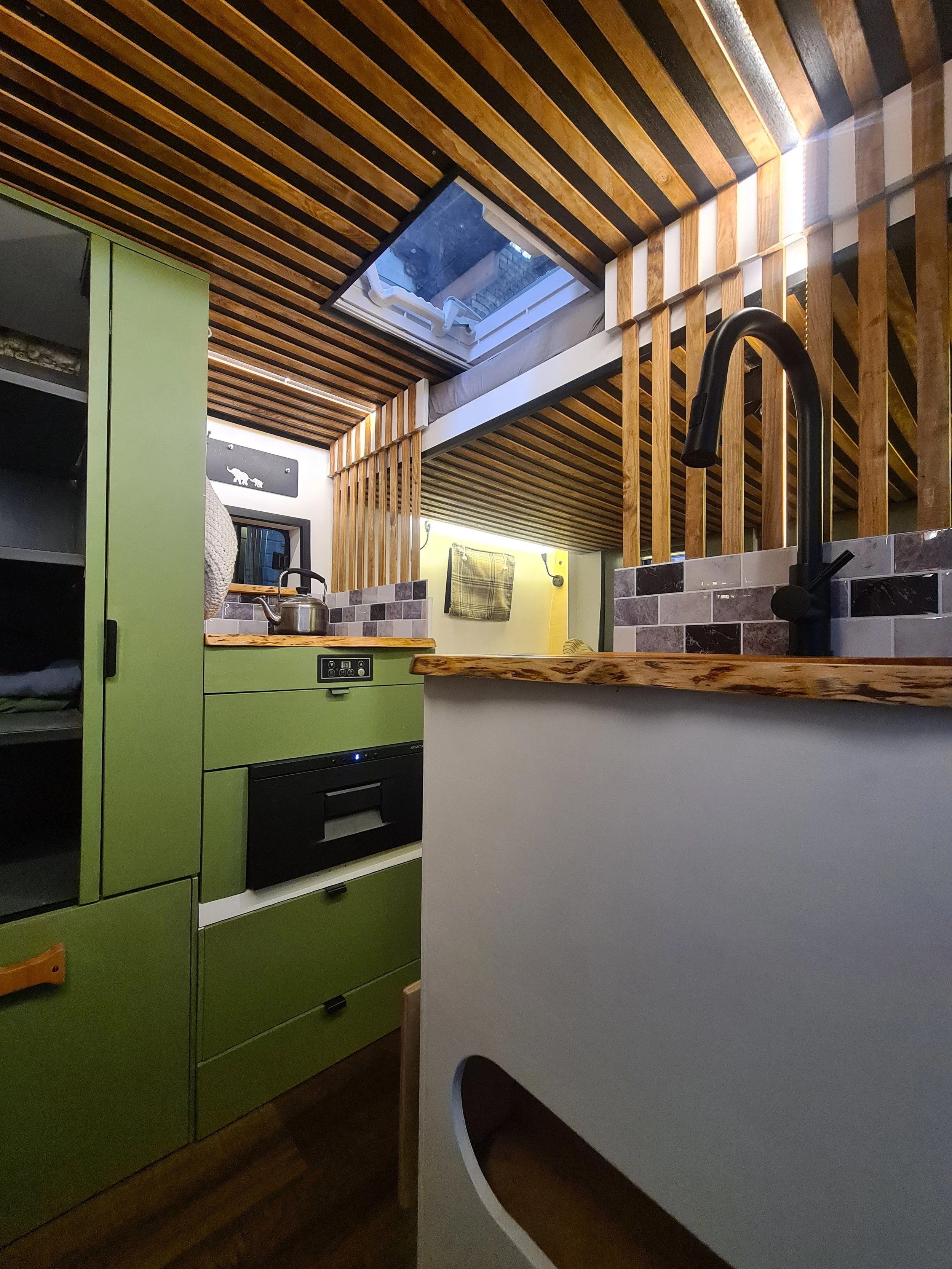SWB Fiat Ducato. Fully off grid, Gas free, Lifting bed, Seating for 4, Live edge yew table, Kitchen, Full height wardrobe, Composting toilet. Photo 10 of 22.