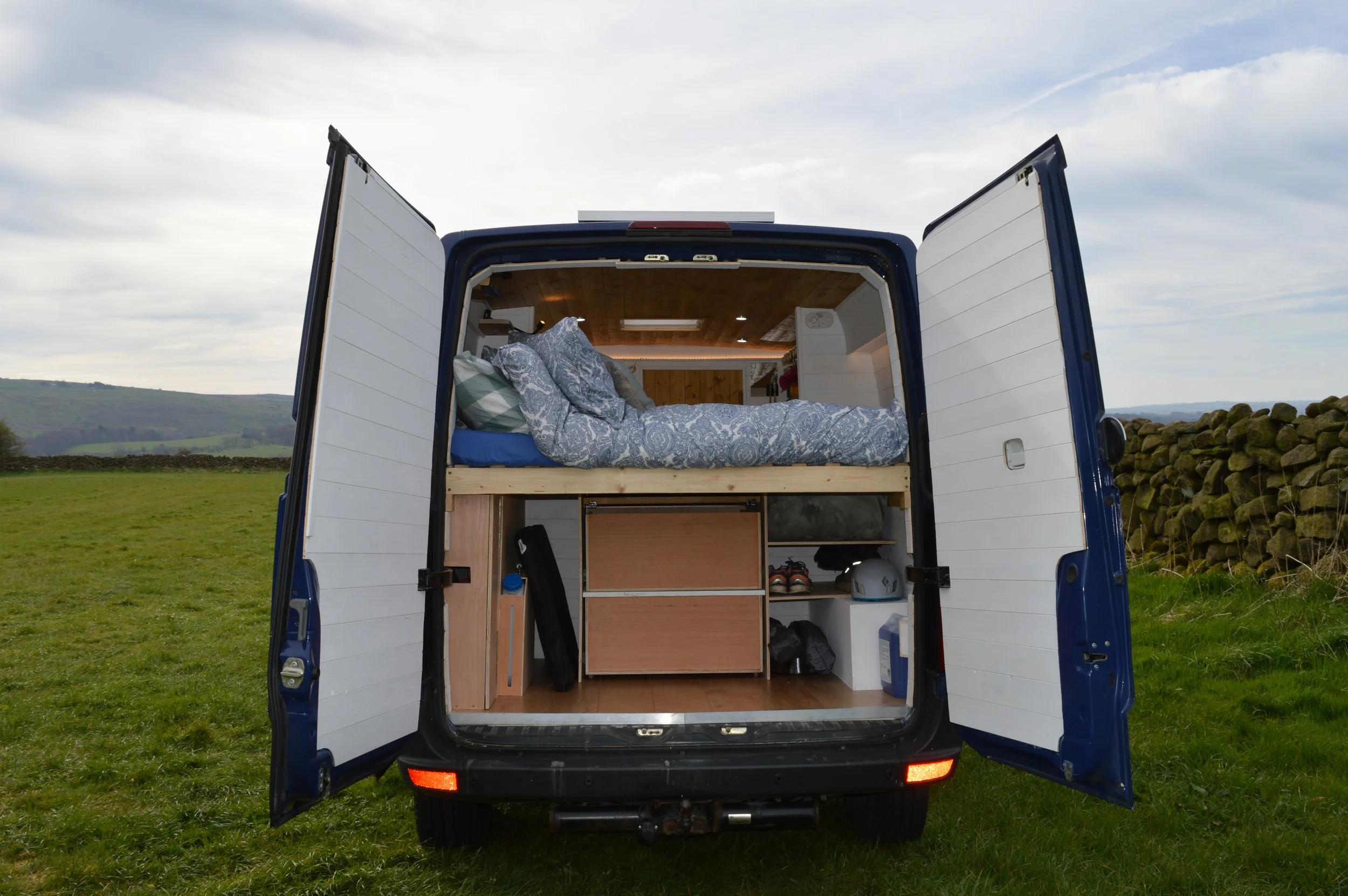 Luca. Country kitchen, Dining area for 2, Fixed double bed, Single childs bed. Photo 14 of 19.